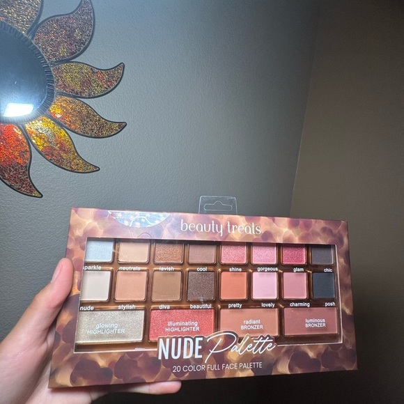 Nude Palette - 20 Color Eyeshadow and Highlighter Set - Picture 1 of 4
